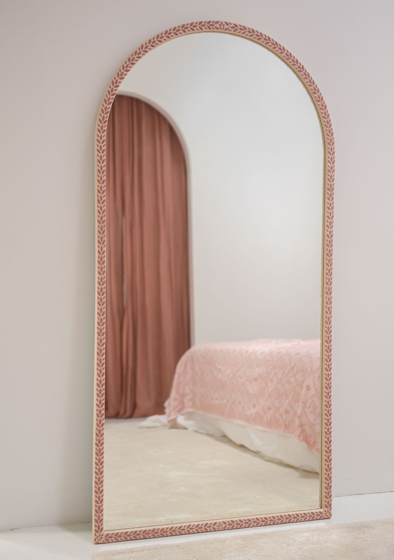 Mirror Lustro Dusty Roset styled in a serene bedroom with soft pink and beige tones.